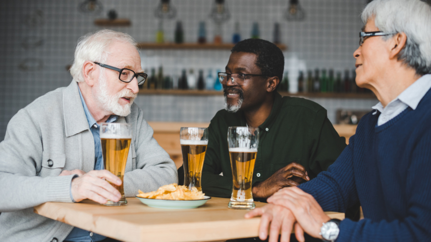 Studien visar en signifikant koppling mellan högre alkoholintag och ökad risk för venös trombos hos män.  Foto: Shutterstock